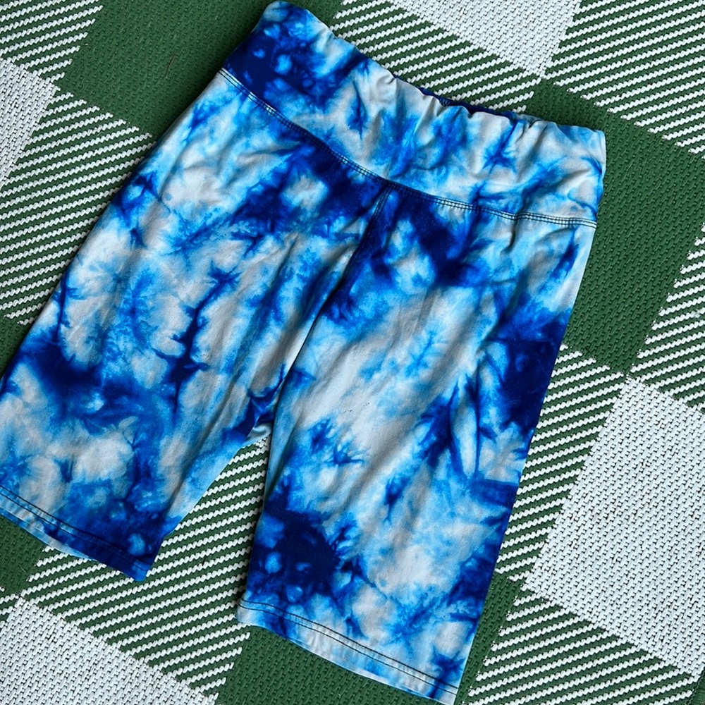 Always blue and whit tie dye shorts size large.